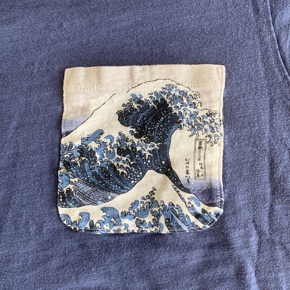 Front pocket T Shirt - Picture 2 of 4